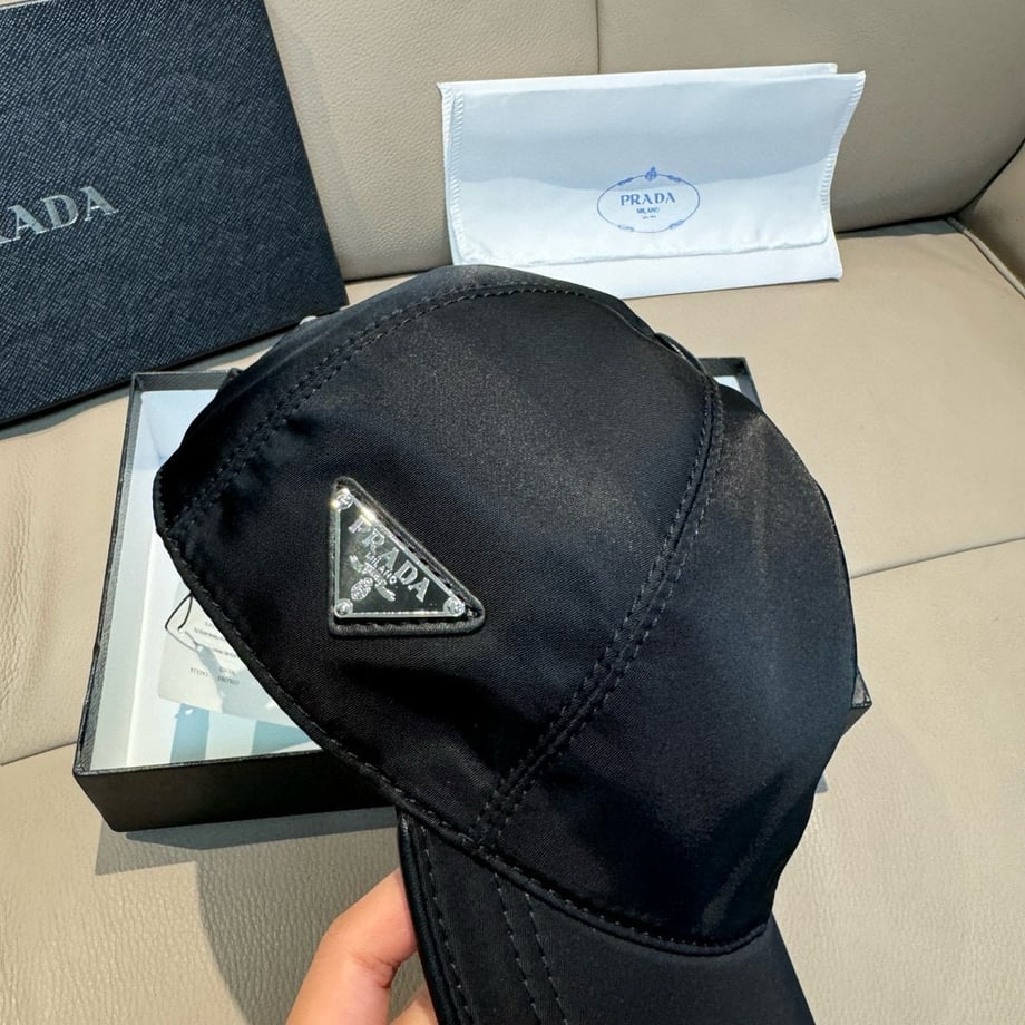 H003 P^rada オシャレ キャップ　ブラック