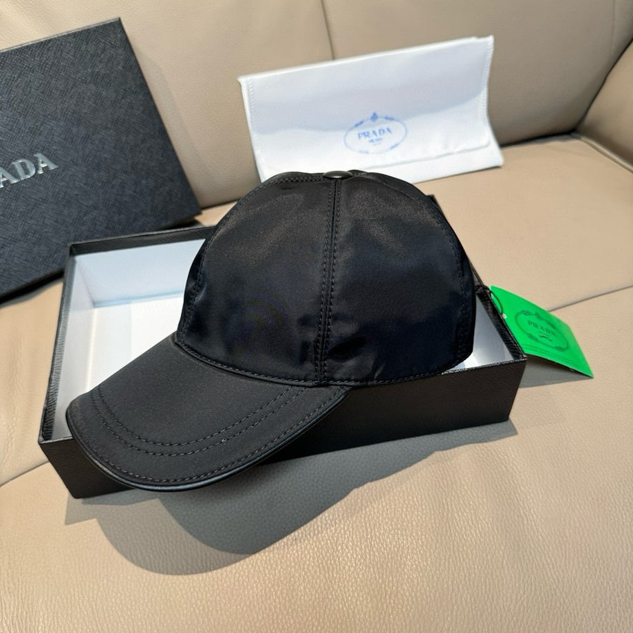 H003 P^rada オシャレ キャップ　ブラック