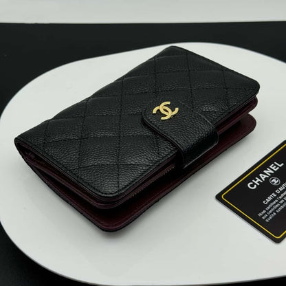 【シャネル】 2つ折り財布 キャビアスキン レザー ゴールド金具 財布A48667